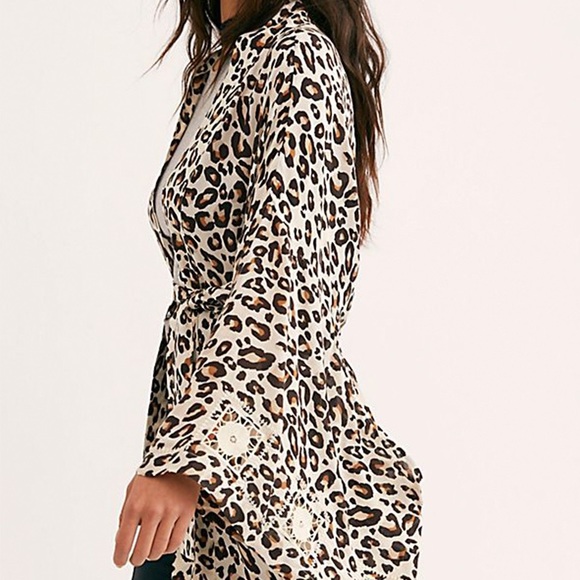 SPELL Bodhi Leopard Short Robe - Picture 2 of 8